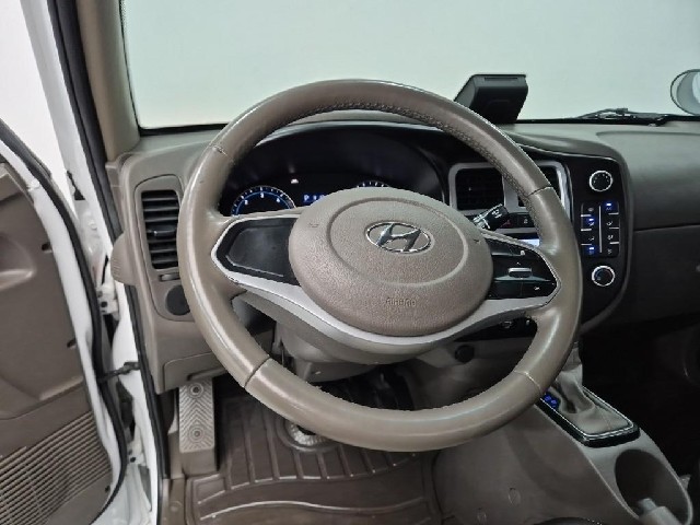 6081000838R8.jpg