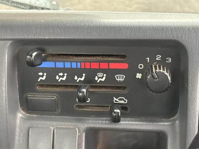 0940064A30260825W00403.jpg