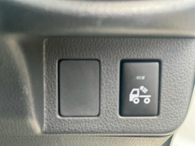 1000945A30260418W00215.jpg