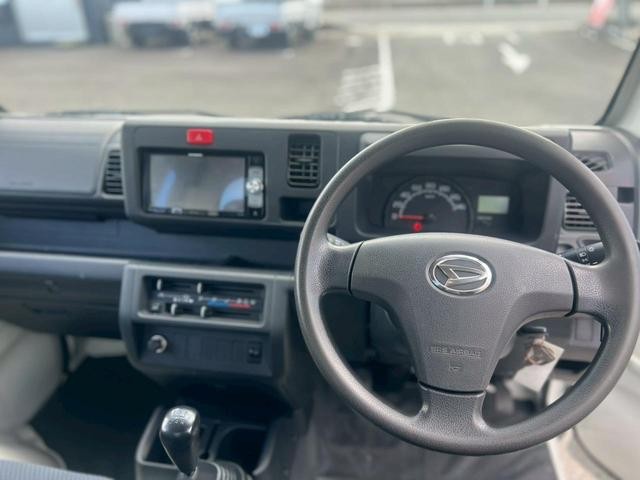 1000945A30260418W00217.jpg