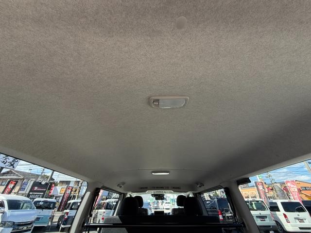 0520056A30261018W00119.jpg
