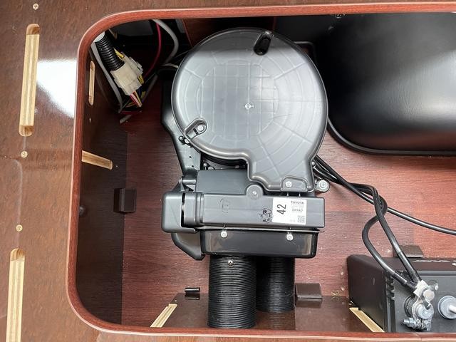 0403068A30261029W00312.jpg