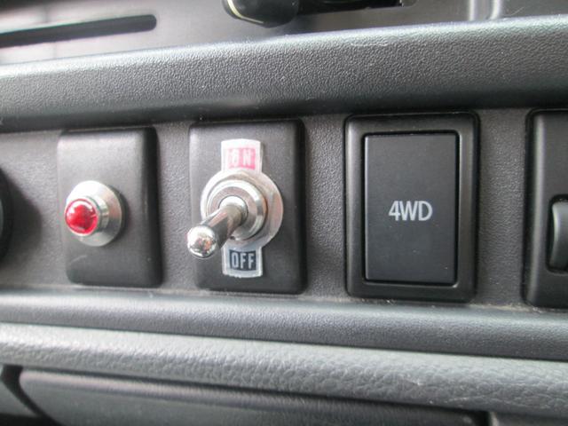 0550673A30260621W00217.jpg
