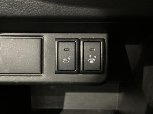 0509824A30261021W01802.jpg