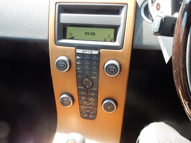 1040067A30260710W00113.jpg