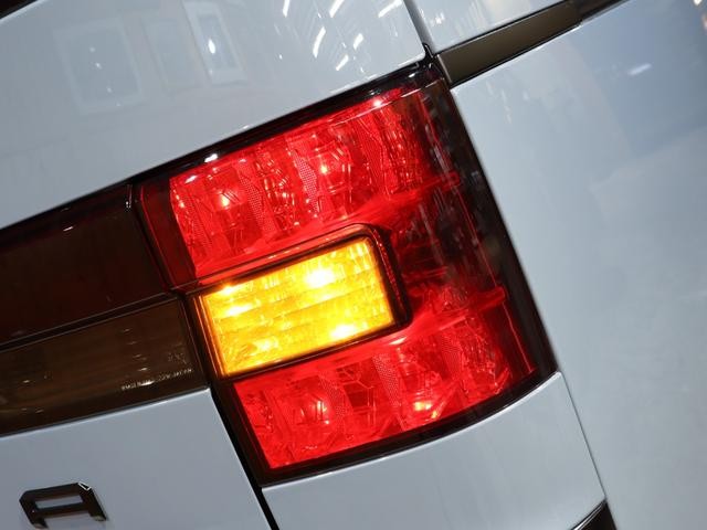 0505201A30261002W00117.jpg