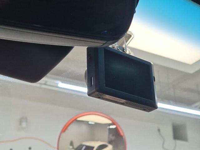 6051501111R17.jpg