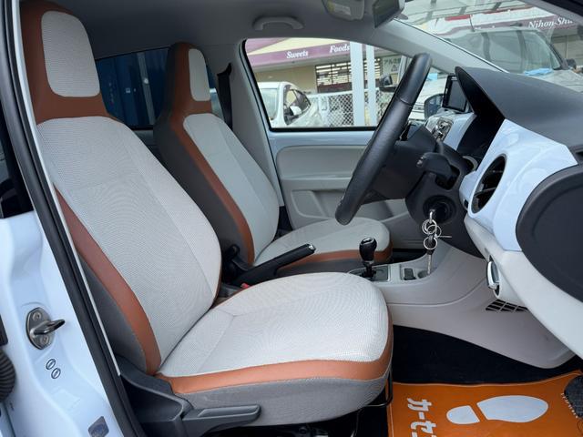 9200619A30260517W00112.jpg