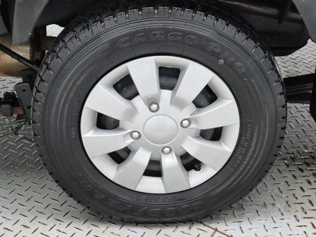5081500599R15.jpg