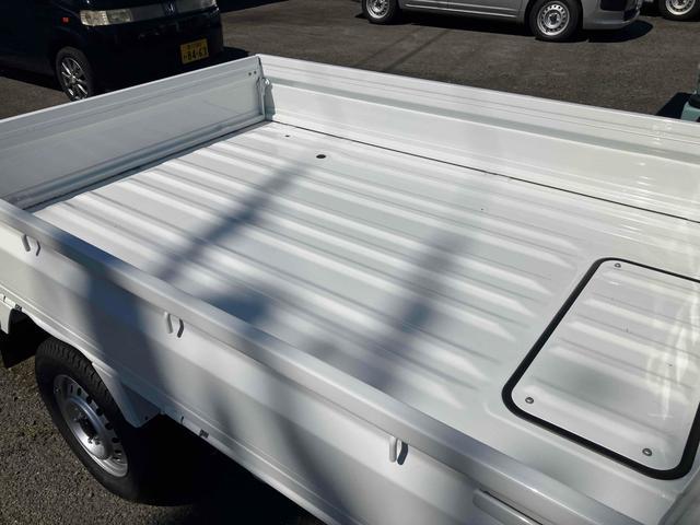 1300983A30250725W00312.jpg