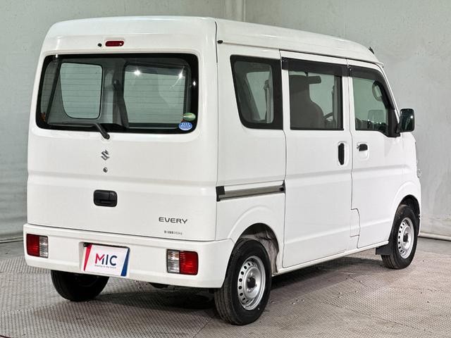 0509824A30261029W00815.jpg
