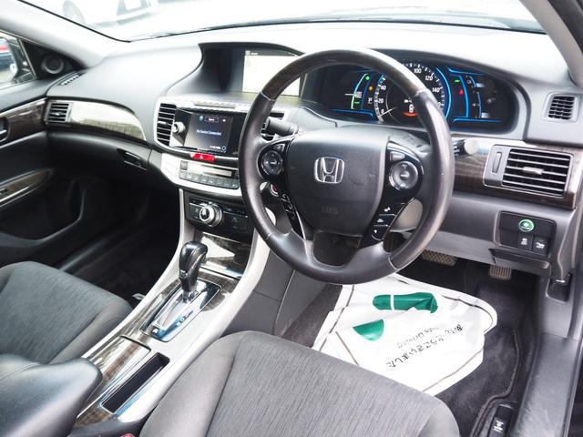 0904095A30260604W00113.jpg