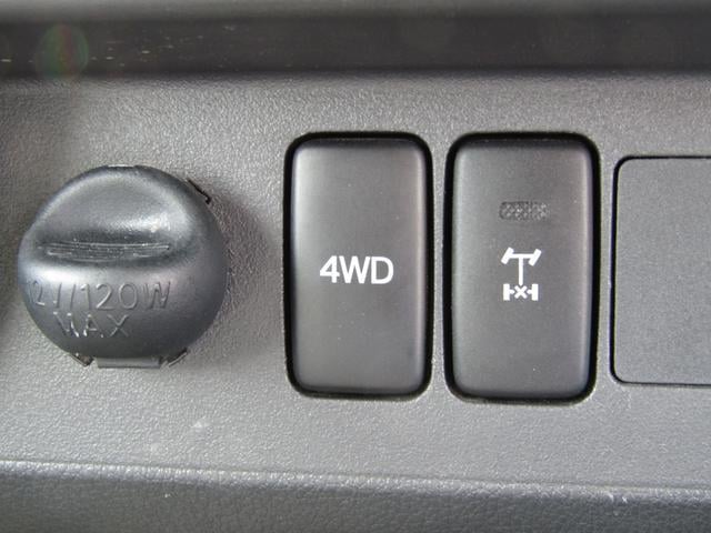 0403558A30250827W00417.jpg