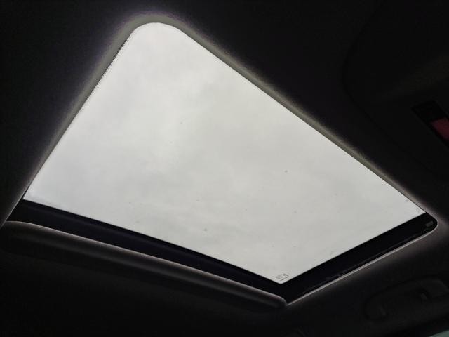 0509884A30261012W00111.jpg