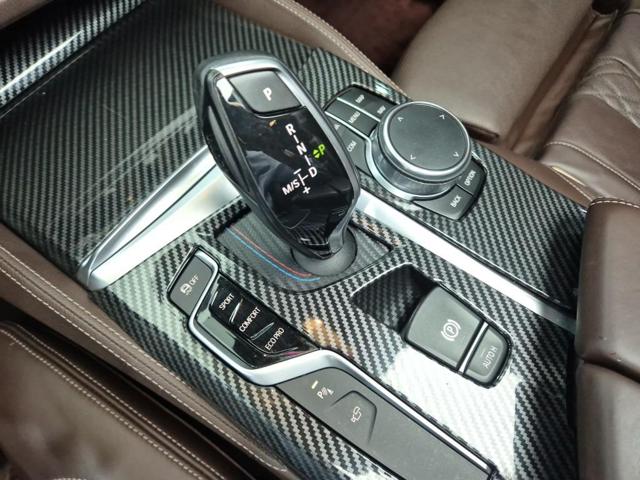 6051001607R8.jpg