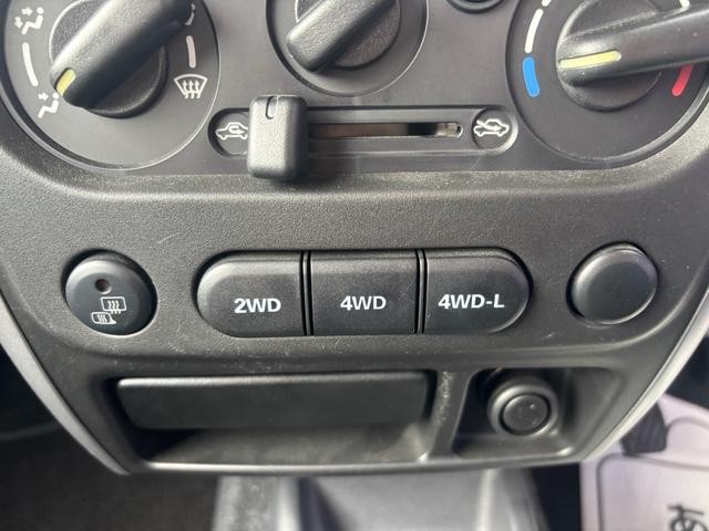 0121176A30260925W00104.jpg