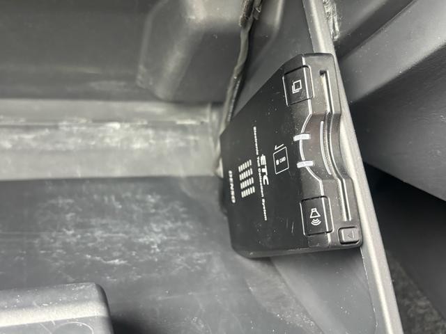 0121176A30260925W00106.jpg