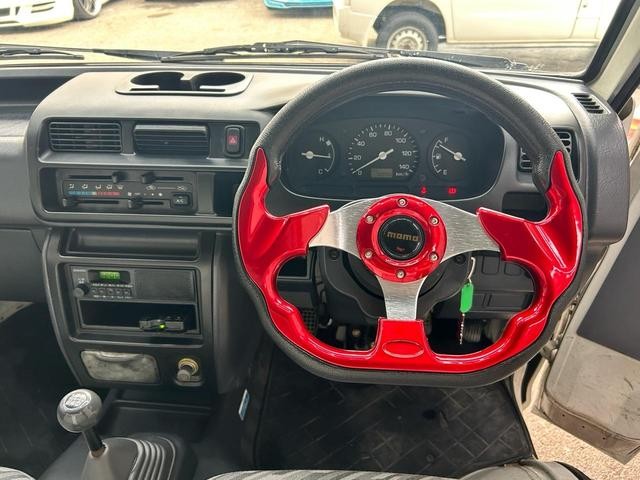 0174898A30260508W00107.jpg
