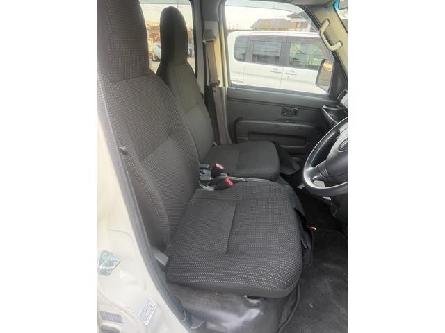 0510783A30261018W00109.jpg