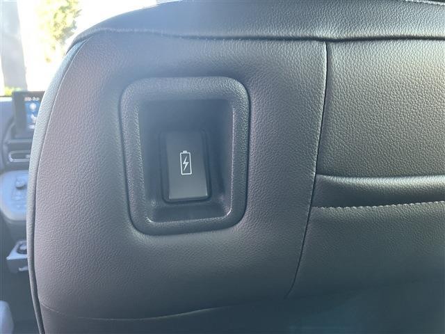 1157461A30261008W00110.jpg