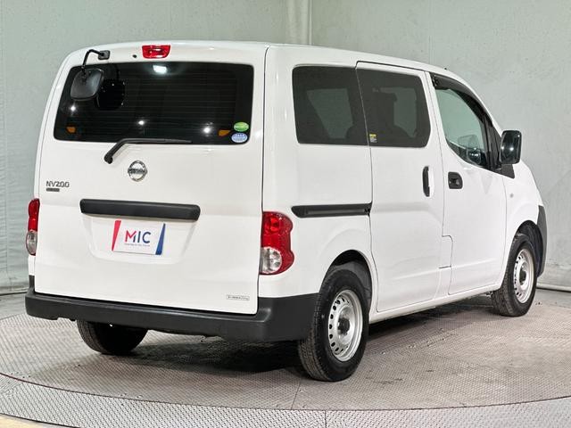 0509824A30261029W00313.jpg