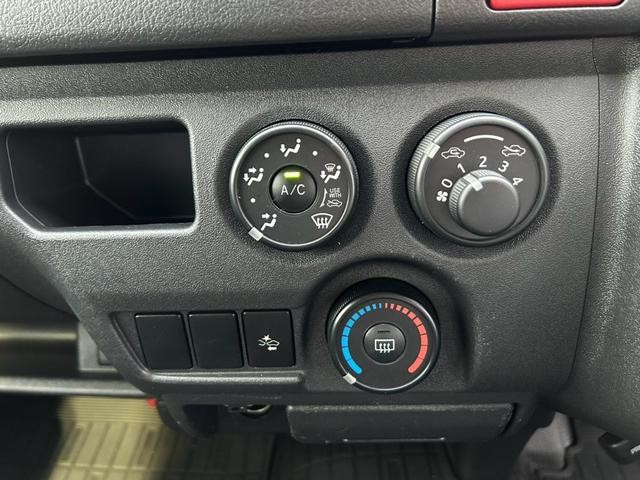 0504129A30261029W00304.jpg