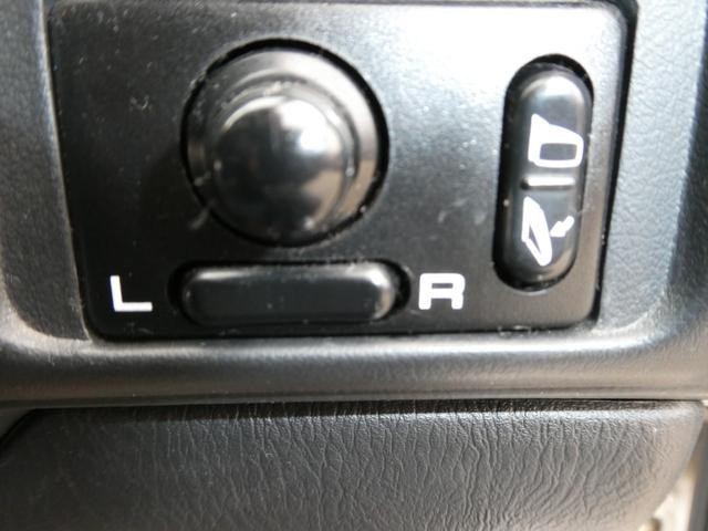 0403642A30261028W00216.jpg