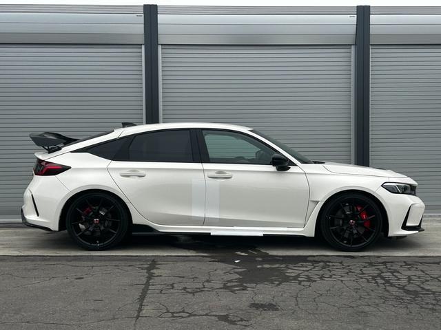 0940148A30260603W00112.jpg