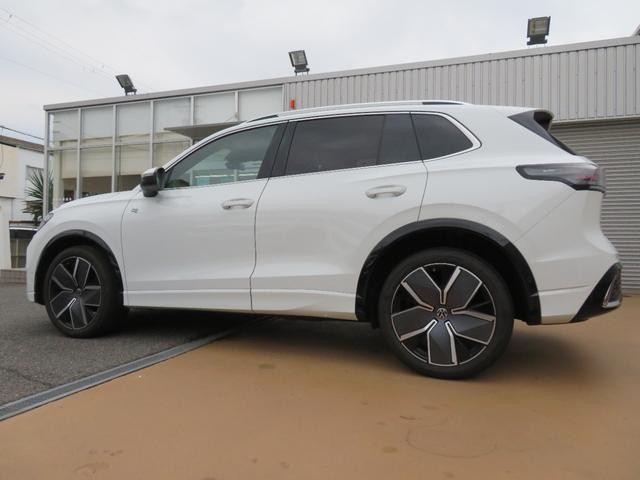 9730792A30260926W00112.jpg