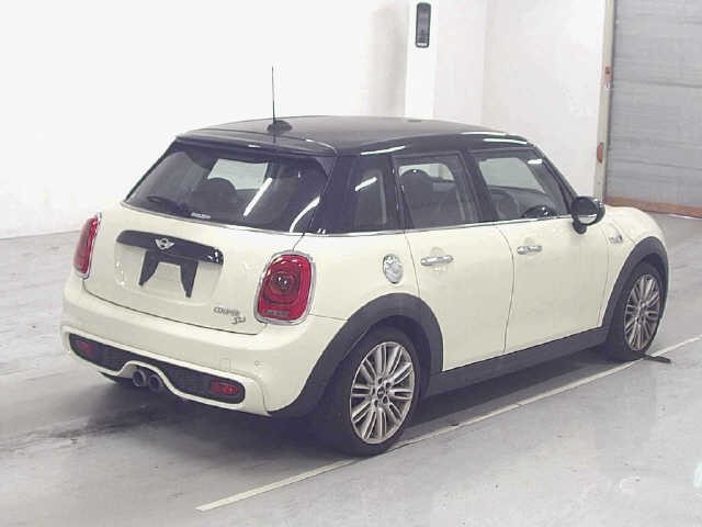 09defde3616bb32016aed028b0b6908c.jpg