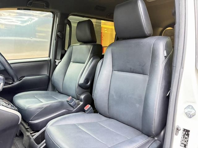0704881A30261029W00312.jpg