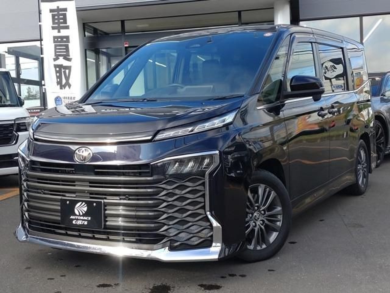 2022 Toyota Voxy, photo 1 of 1
