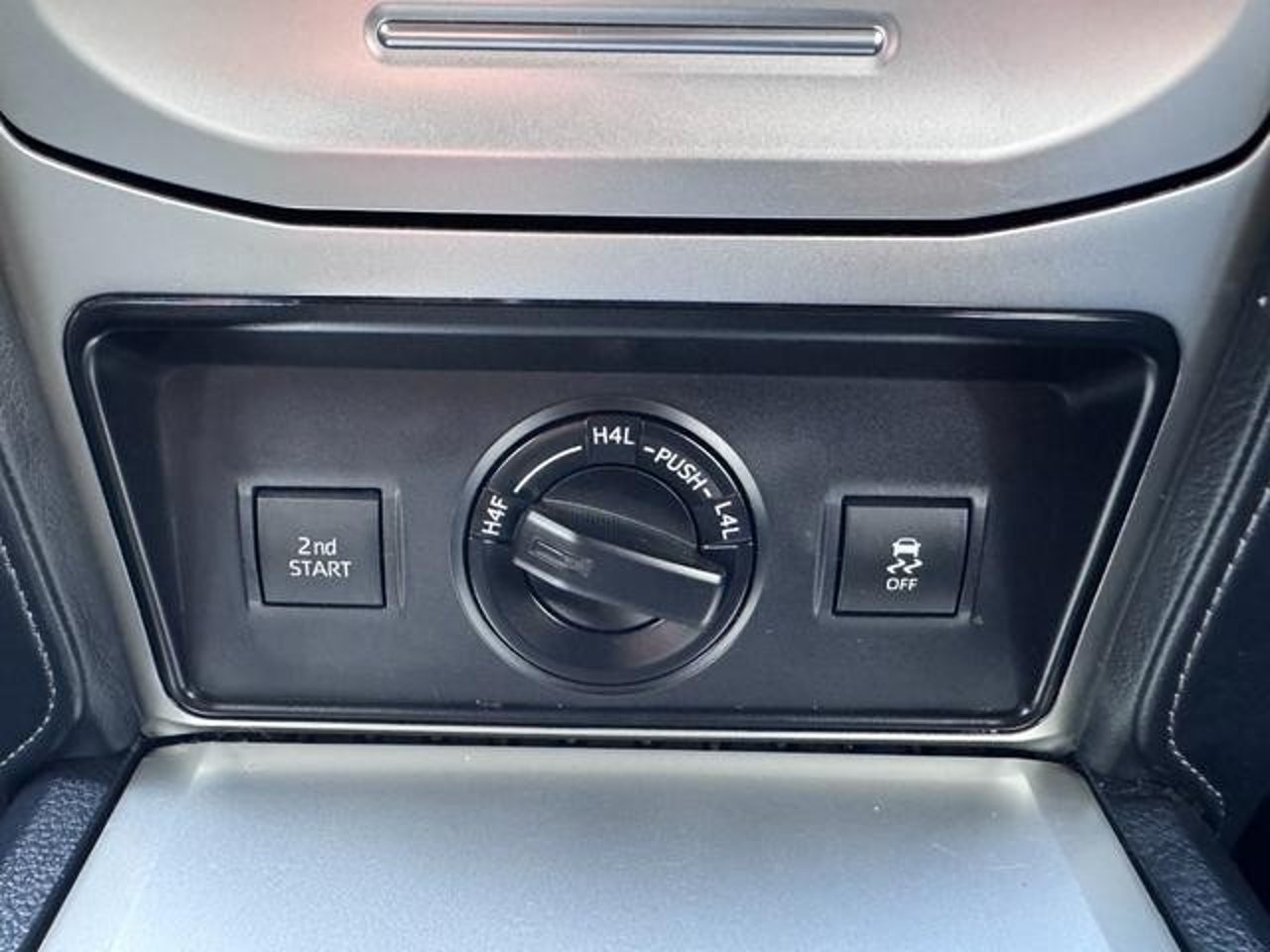 2023 Toyota Land Cruiser Prado, photo 3 of 3