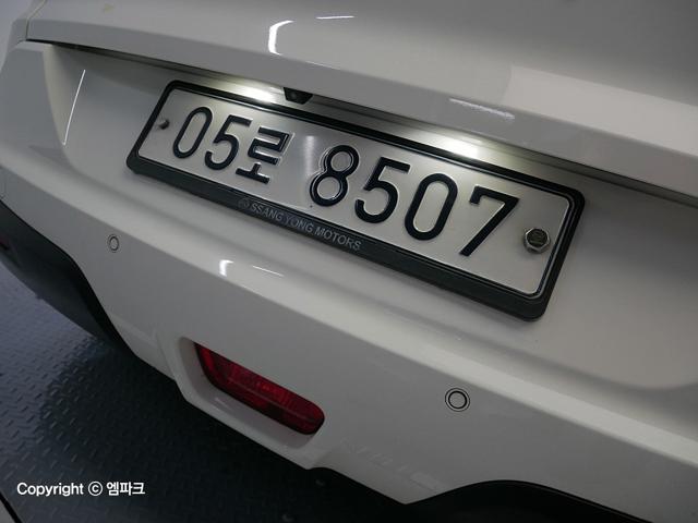 4011501757R19.jpg