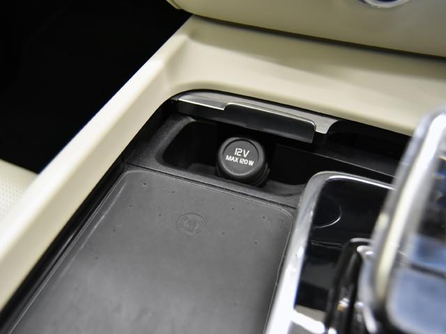 9200363A30261015W01217.jpg