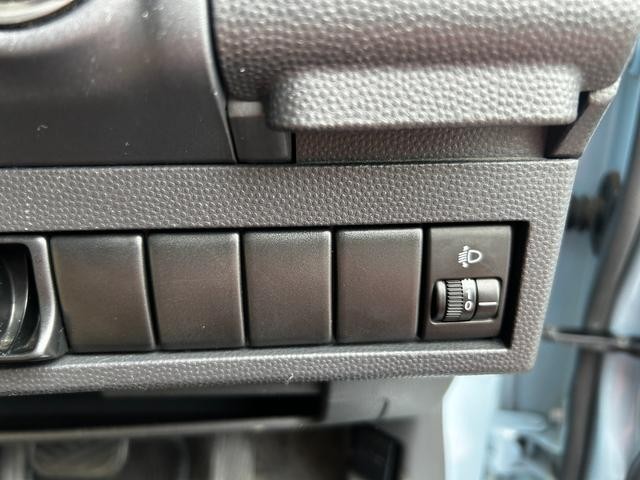0500312A30260925W00318.jpg