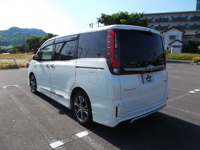 b82253dbdf68ae297f7a2600bf522af8.jpg