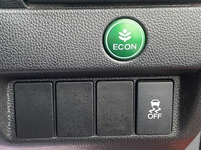 0505203A30261021W00116.jpg