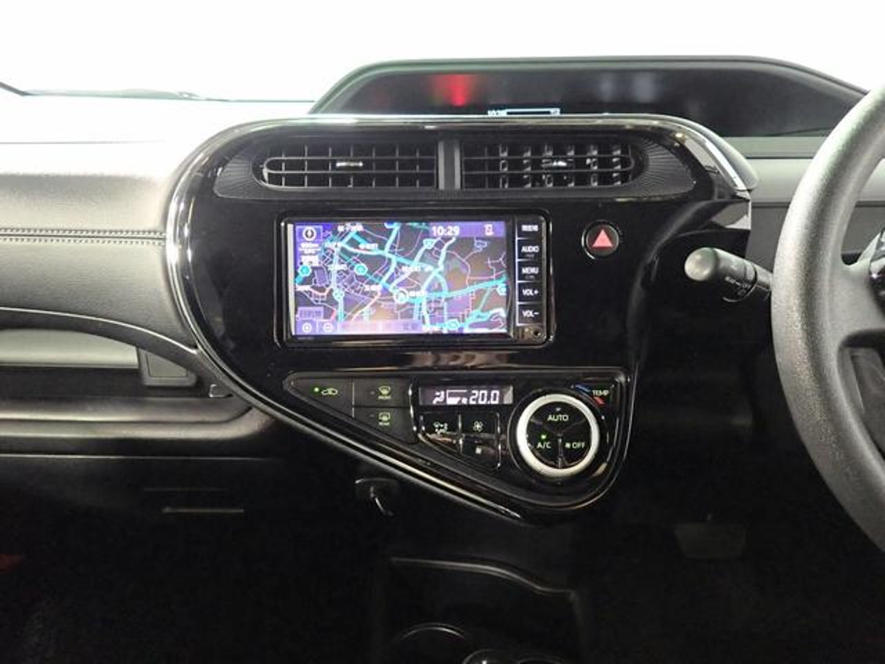2019 Toyota Aqua, photo 2 of 5