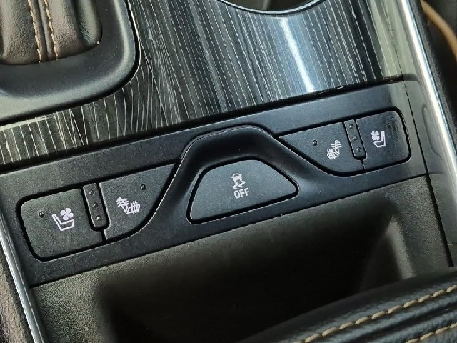6051501947R17.jpg