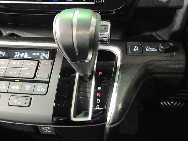 0201190A30261029W00714.jpg