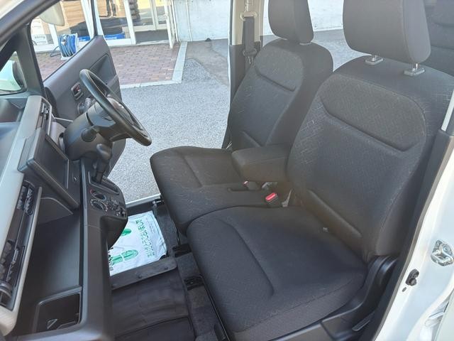 0302453A30260701W00217.jpg