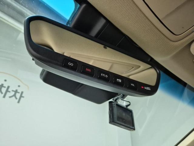 6011000781R16.jpg
