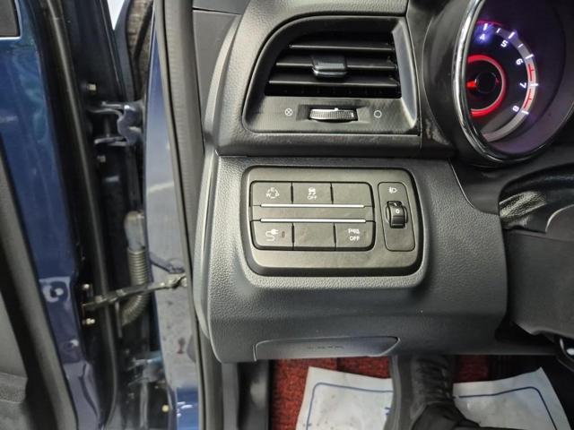 6051000228R17.jpg