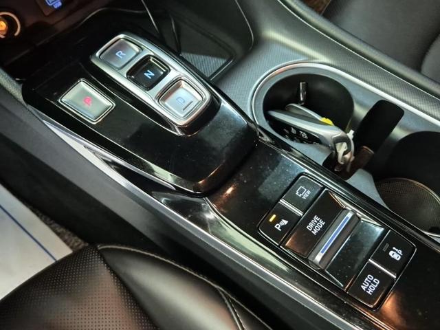 6051500657R8.jpg