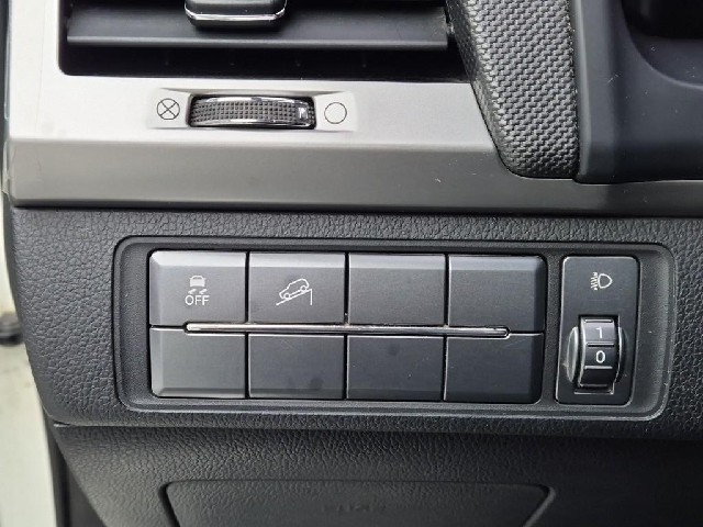 6101000620R17.jpg