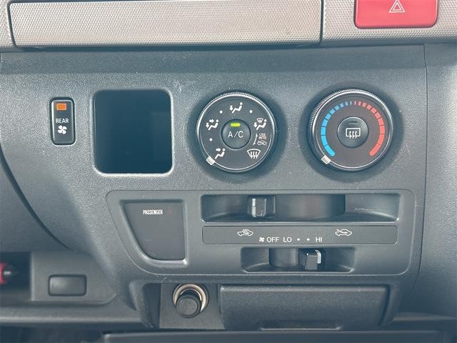 1100110A30261016W00809.jpg