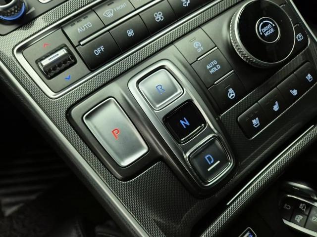 6011000570R8.jpg