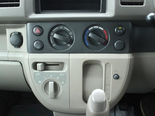 0520029A30260927W00816.jpg