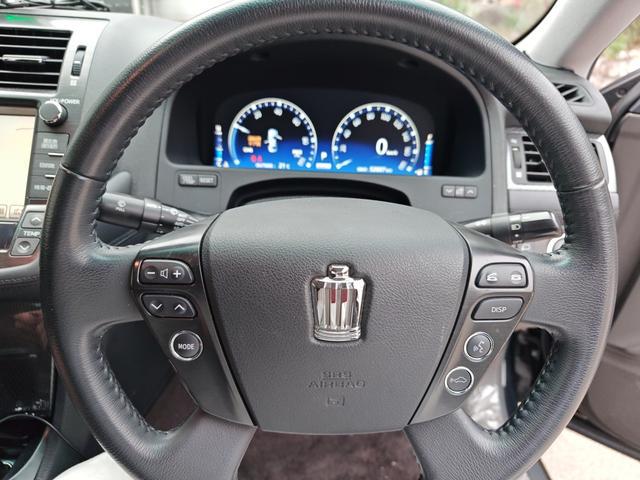 0704866A30260406W00219.jpg